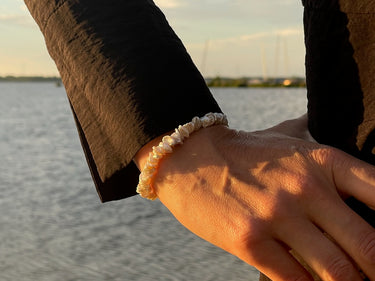 Luxeriöses Armband aus hochwertigen Keshi-Perlen - Armband Agathe – handgefertigt aus echten Keshi-Perlen – Ella and Me