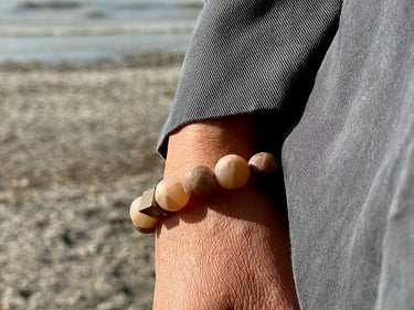 Dezentes Armband aus mattierten Achaten mit Kupferwürfel, Armband Karola – handgefertigt aus echten Materialien – Ella and Me