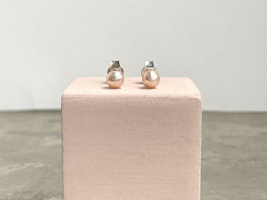 Der kleine feine Klassiker in rosé - Perlenohrstecker Patricia 5 mm – handgefertigt aus echten Süßwasserperlen – Ella and Me