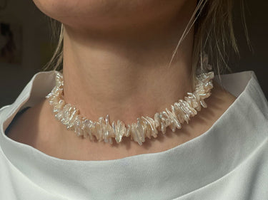 Halskette aus weißen Biwaperlen-Choker- Perlenkette Velma – handgefertigt aus echten Süßwasserperlen – Ella and Me
