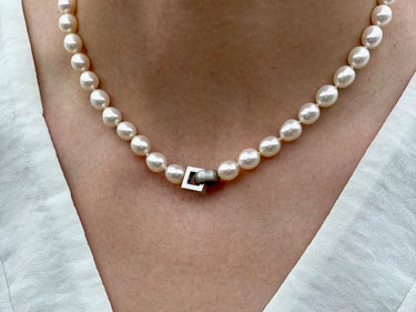 Elegante Perlenkette mit einzigartiger Schließe - Perlenkette Violetta – handgefertigt aus echten Süßwasserperlen – Ella and ...