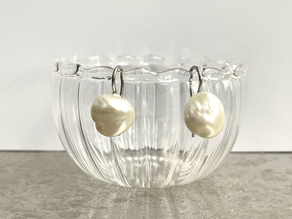 Elegante Ohrhänger mit weißen barocken Süßwasserperlen- Ohrhänger Olivia