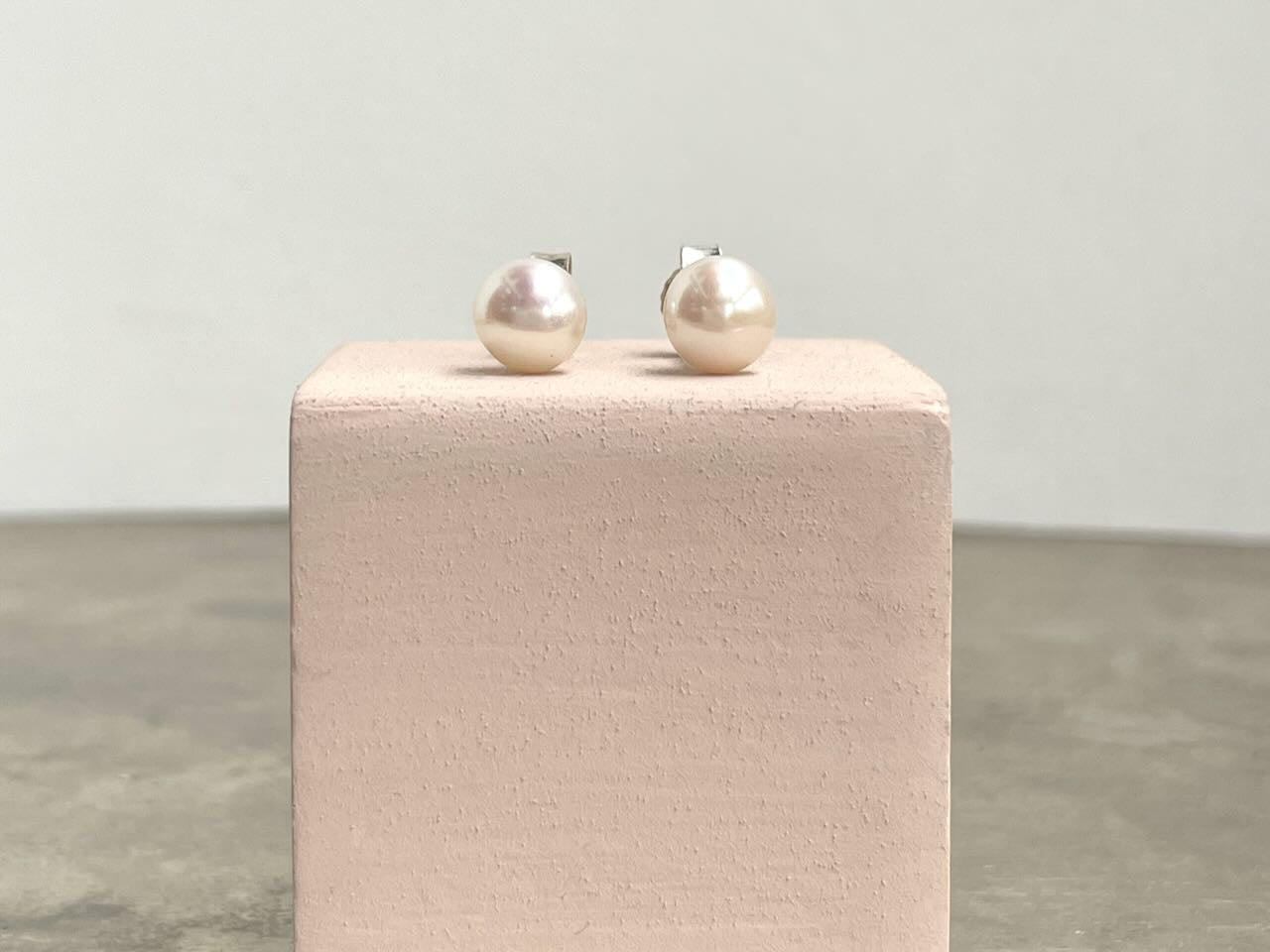 Ohrstecker aus echten weißen Perlen, der kleine Klassiker - Paloma 6 mm