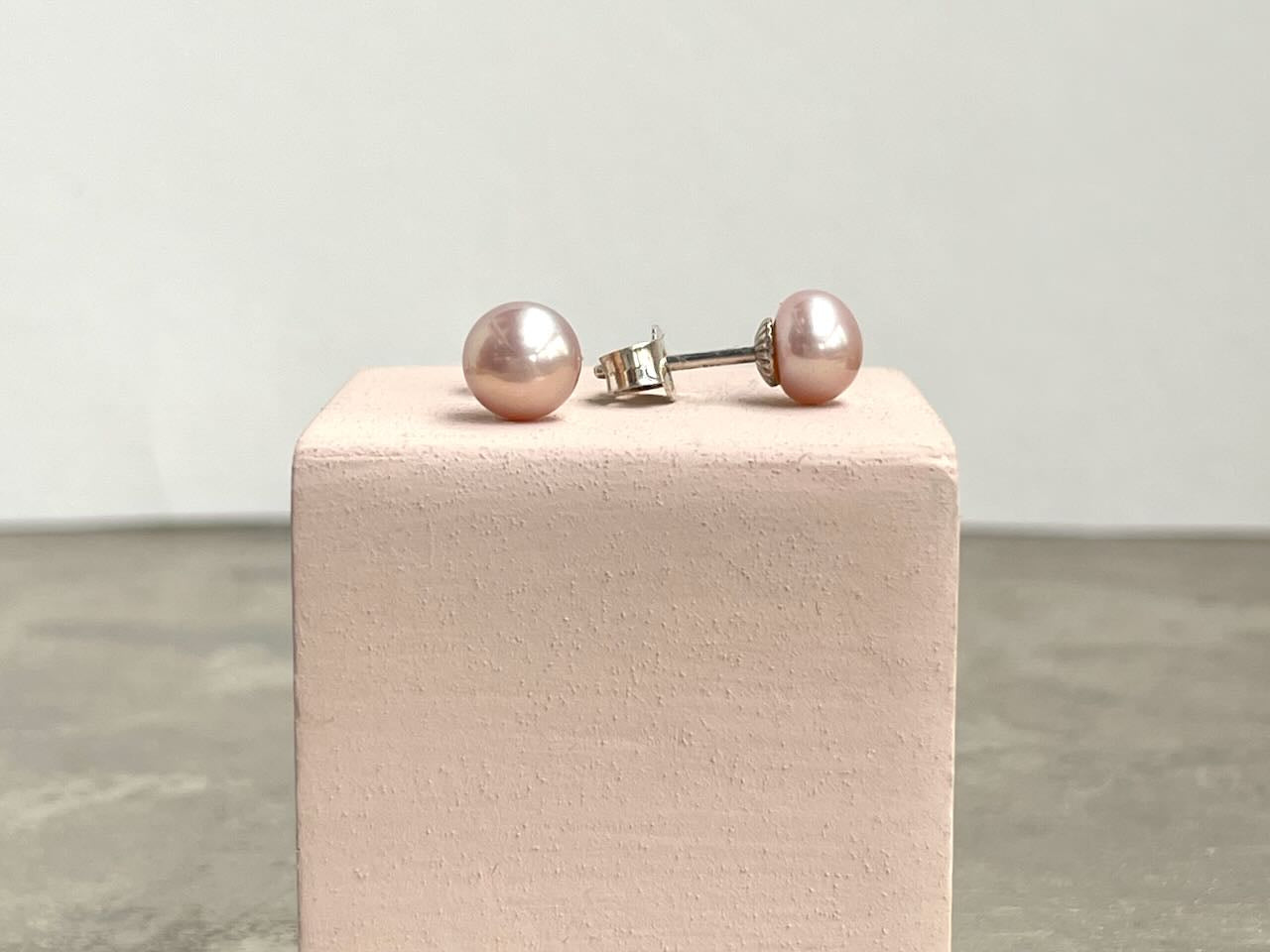 Der kleine Klassiker - Perlohrstecker in zartem Rose - Patricia 6 mm