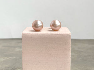 Klassische runde Perlohrstecker in zartem Rosé - Patricia 8 mm