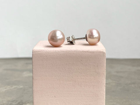 Klassische runde Perlohrstecker in zartem Rosé - Patricia 8 mm