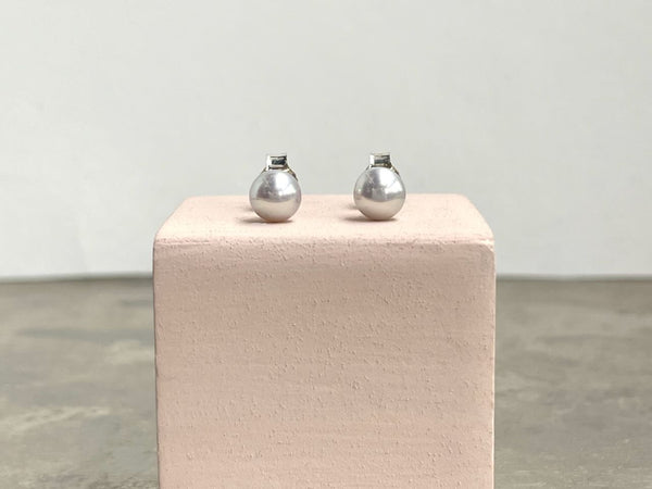 Ohrstecker aus feinen echten Perlen in Silbergrau - Paula 6 mm