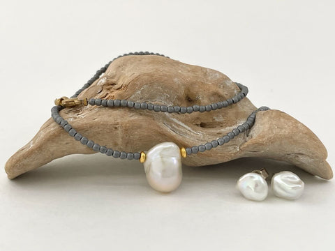 Schmuckset aus Halskette mit Perle und Ohrsteckern - Set Urmi