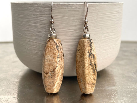 Schöne Ohrhänger aus Natursteinen in Beige - Ohrhänger Fiorella