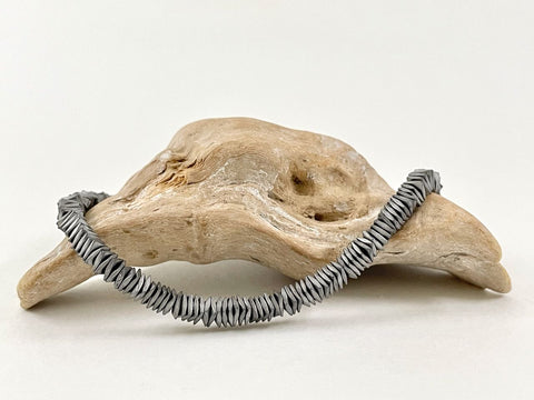 Zierliche Halskette aus feinen, silbernen Steinen- Steinkette Solena
